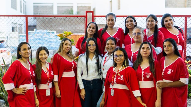 Rostros de nuestras colegas profesionales en salud