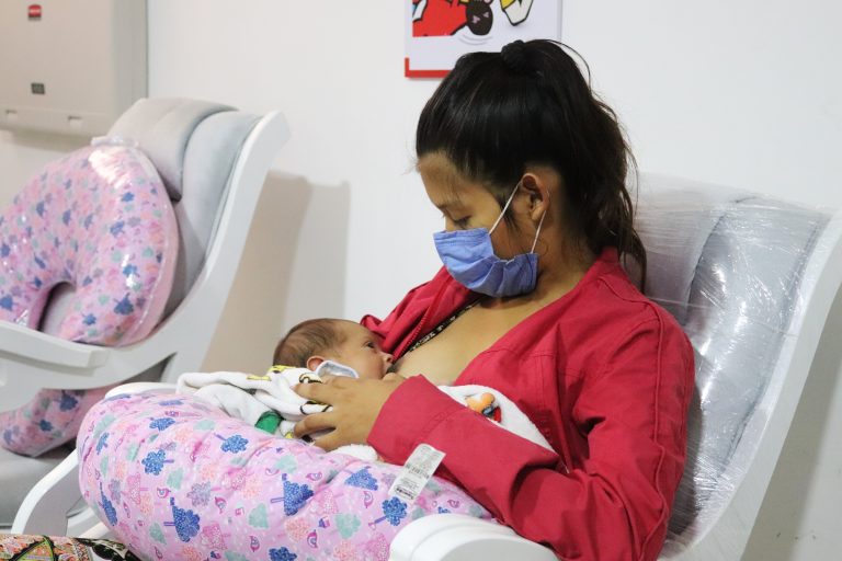 Mujer lactante en la Unidad de Salud Sexual y Reproductiva