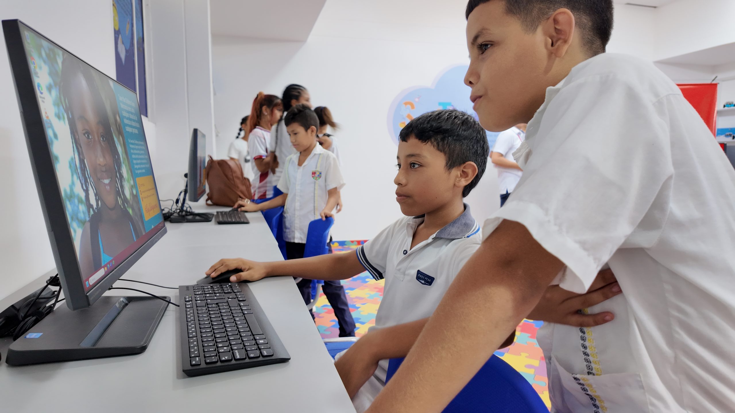 Acceso a la tecnología para niños y niñas en Maicao