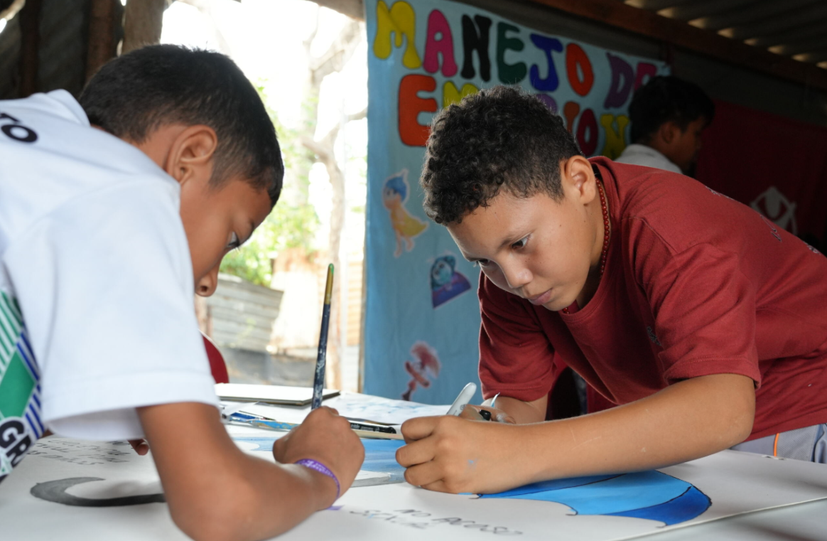 Pinceladas de la imaginación: cuando el arte transforma emociones y crea comunidad