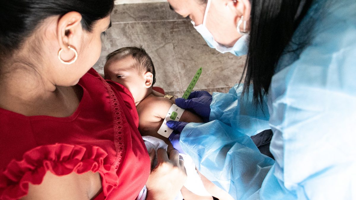 Save the Children dona equipos médicos al Hospital del Sarare por más de $257.000.000 para la Unidad de Cuidados Intensivos e Intermedios Neonatales de Saravena.
