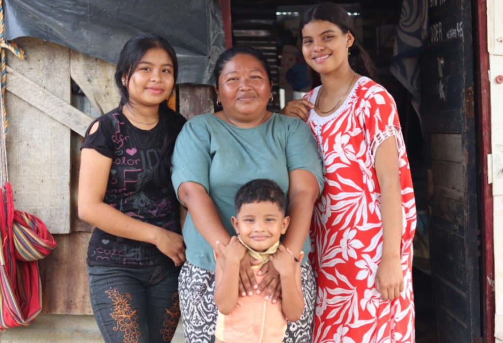 La lucha por la identidad y bienestar de su familia